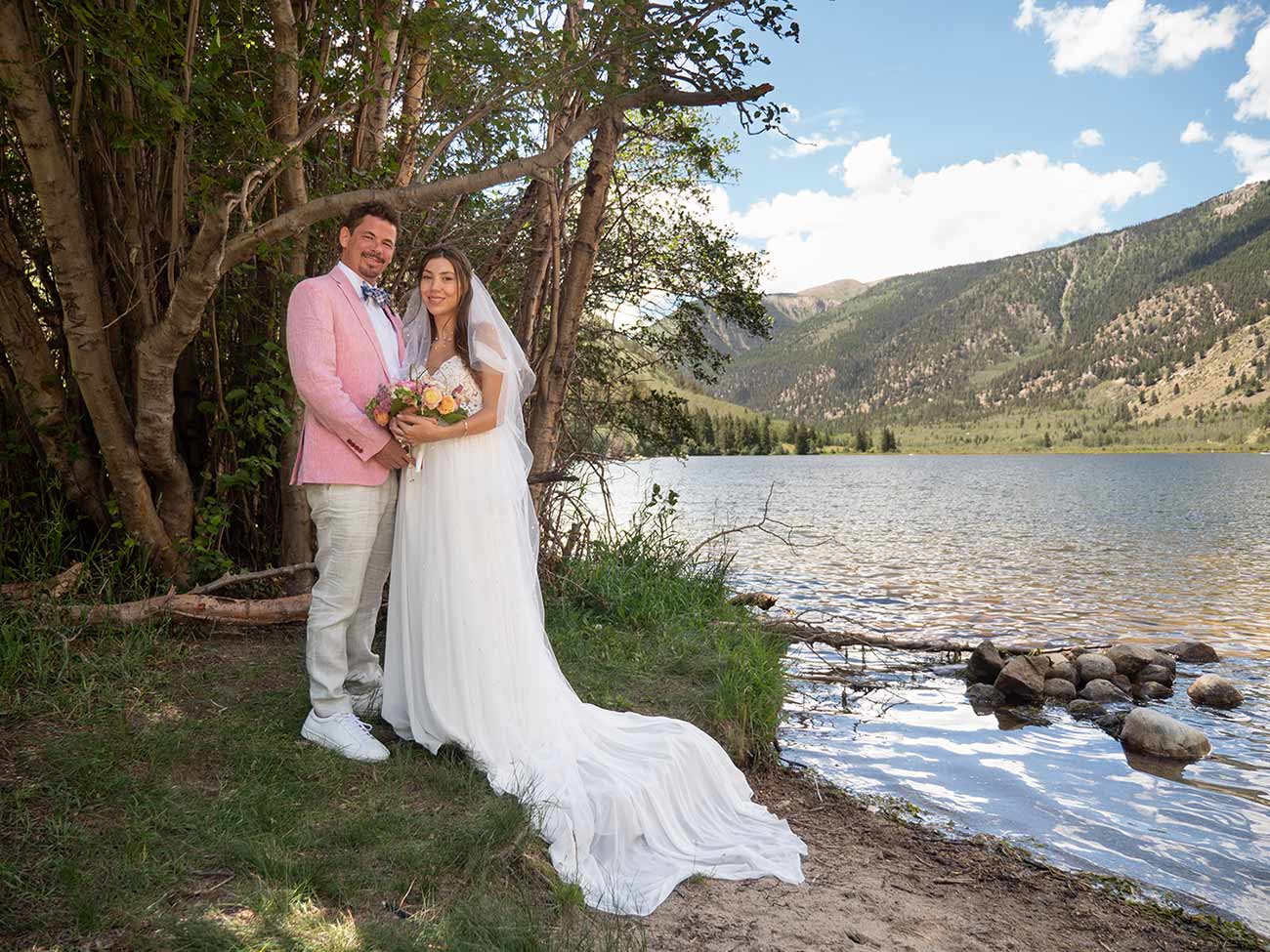 buena-vista-colorado-wedding-photography-couple-mountain-lake