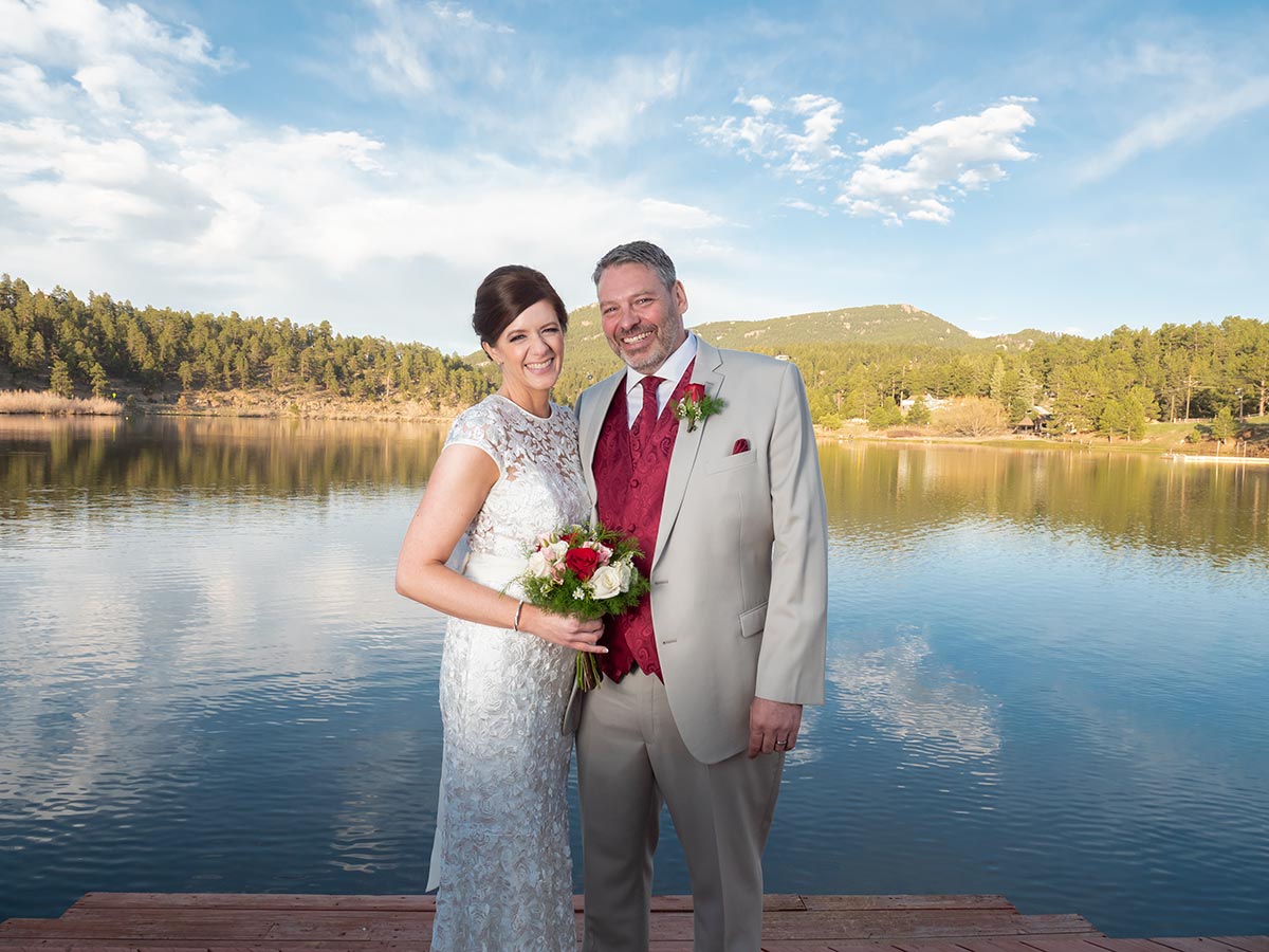 evergreen-lake-house-wedding-couple